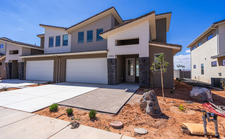 Pictures of Multifamily property located at 2875 W 600 N, Hurricane, UT 84737 for sales - image #1