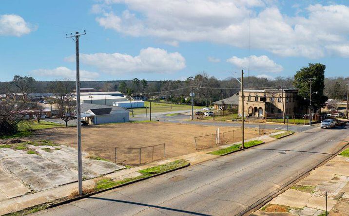 Pictures of Office property located at 105 W Calhoun, Magnolia, AR 71753 for sales - image #1