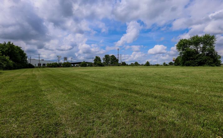 Pictures of Land property located at SW 22nd Ter, Topeka, KS 66614 for sales - image #1