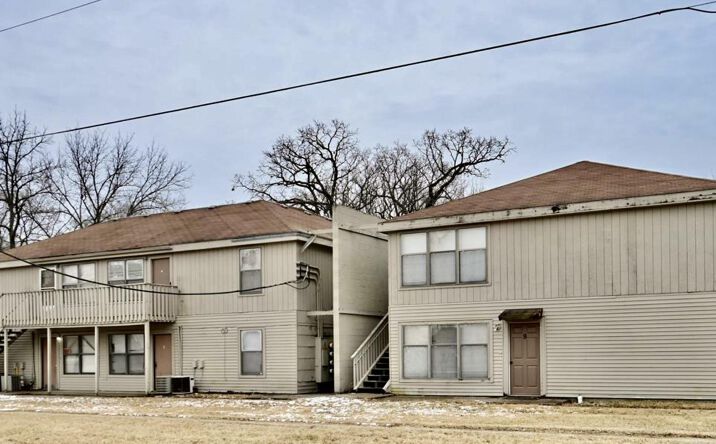 Pictures of Multifamily property located at 111 NW Hardt AVE, Topeka, KS 66608 for sales - image #1
