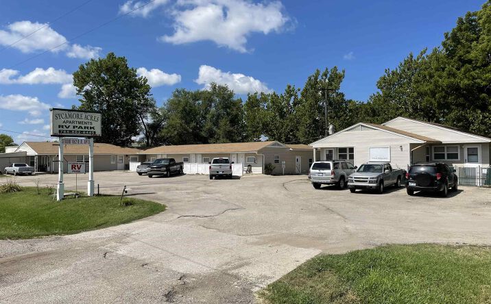 Pictures of Multifamily property located at 4725 SW Topeka BLVD, Topeka, KS 66609-1145 for sales - image #1