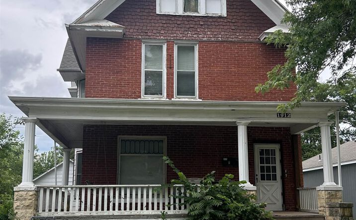 Pictures of Multifamily property located at 1912 SW Buchanan ST, Topeka, KS 66604 for sales - image #1