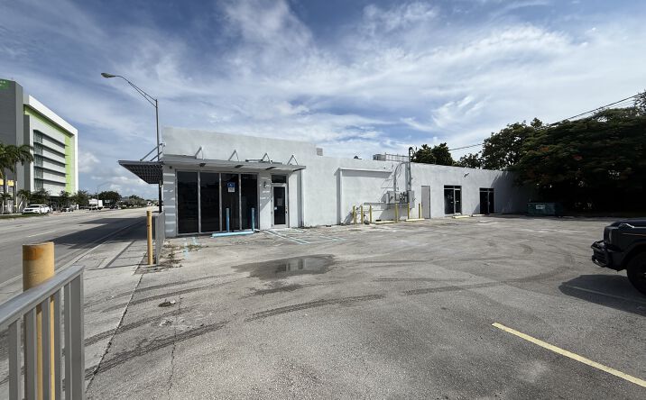 Pictures of Retail property located at 69 NW 27th Ave, Miami, FL 33125 for sales - image #1