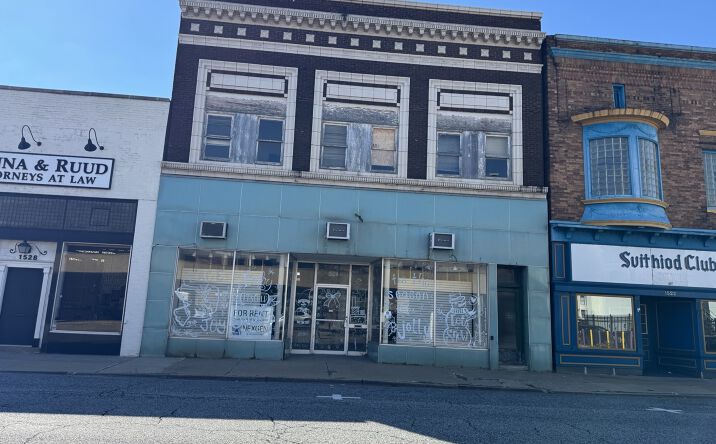 Pictures of Office, Retail property located at 1524 6th Ave, Moline, IL 61265 for sales - image #1