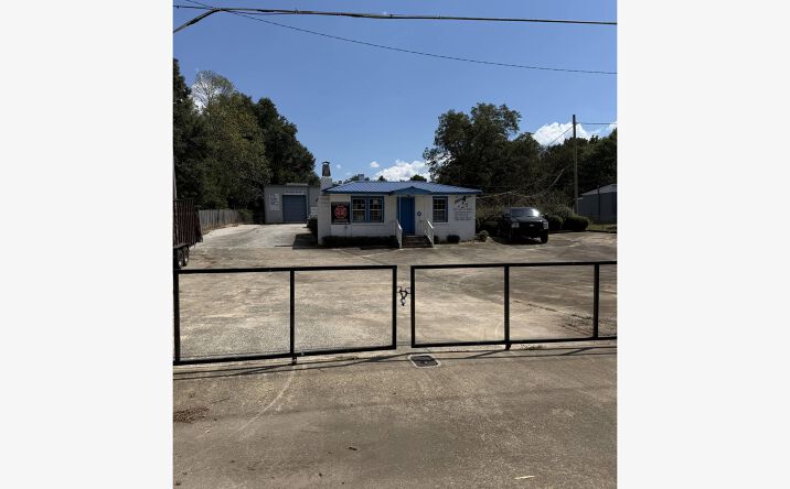 Pictures of Mixed Use, Office, Retail property located at 2509 Lafeyette Pkwy, Opelika, AL 36801 for sales - image #1