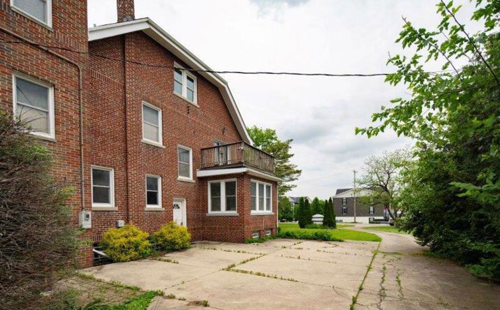 Pictures of Retail, Office, Mixed Use property located at 4673 Kenny Rd, Columbus, OH 43220 for sales - image #1