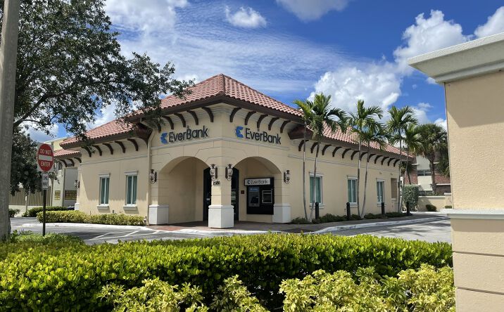 Pictures of Retail property located at 2521 E Commercial Blvd, Fort Lauderdale, FL 33308 for sales - image #1