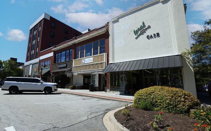 Pictures of Mixed Use, Office, Retail property located at 204 Main St, Greenwood, SC 29646 for sales - image #1