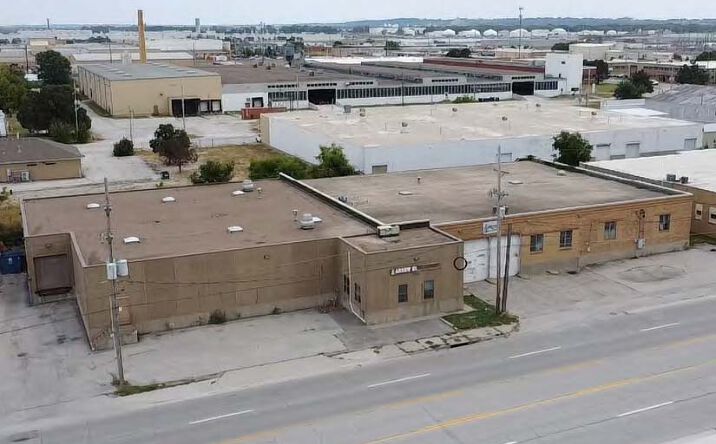 Pictures of Office, Industrial property located at 3255 N 7th St Trfy, Kansas City, KS 66115 for sales - image #1