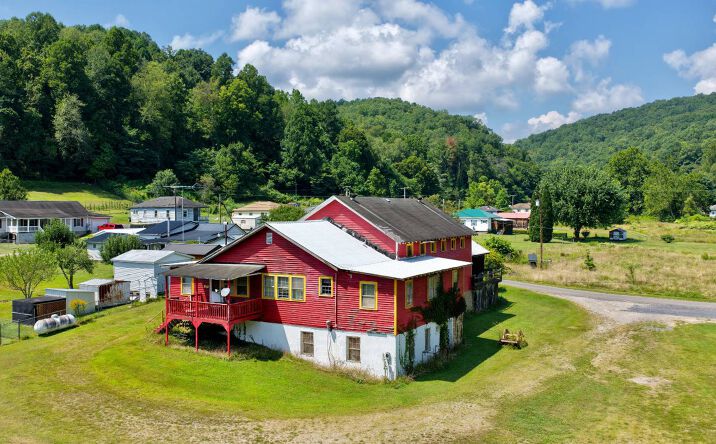 Pictures of Multifamily, Special Purpose property located at 36 Rabbit Run Rd, Fayetteville, WV 25840, 36 Rabbit, Fayetteville, WV 25840 for sales - image #1