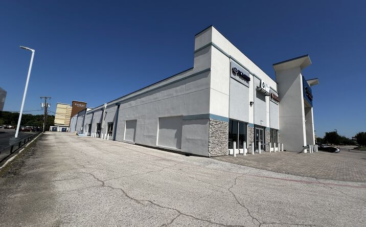 Pictures of Retail, Industrial, Mixed Use property located at 633 NE Loop 820, North Richland Hills, TX 76180 for sales - image #1