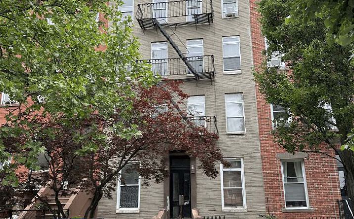 Pictures of Multifamily property located at 121 3rd Pl, New York, NY 11231 for sales - image #1