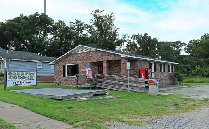 Pictures of Mixed Use, Office, Retail property located at 27 E Main St, Ware Shoals, SC 29692 for sales - image #1
