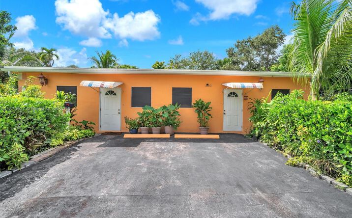 Pictures of Multifamily property located at 460 NE 132nd St, North Miami, FL 33161 for sales - image #1