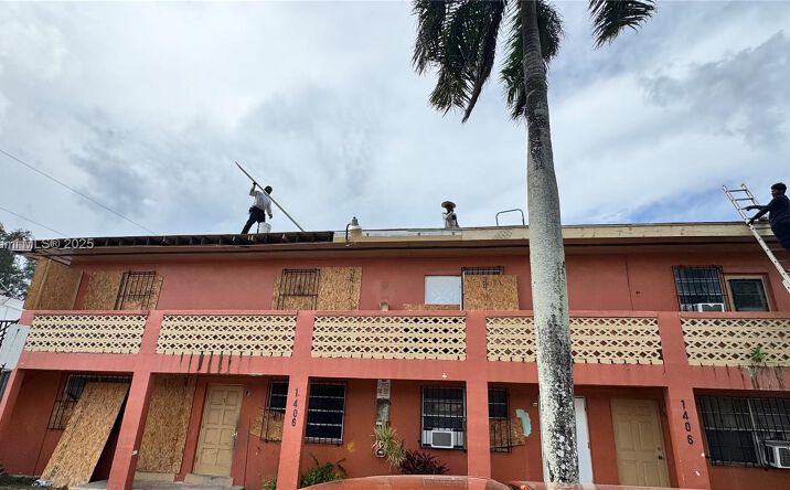 Pictures of Multifamily property located at 1406 NW 2nd Ave, Florida City, FL 33034 for sales - image #1