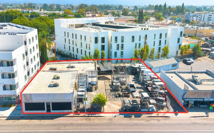 Pictures of Retail property located at 8744 Sepulveda Blvd, Los Angeles, CA 91343 for sales - image #1