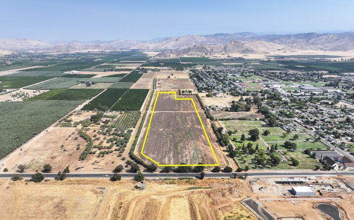Pictures of Land property located at Naranjo Blvd., Woodlake, CA 93286 for sales - image #1