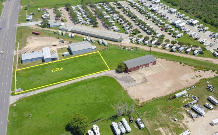 Pictures of Land property located at 13006 N Navarro St, Victoria, TX 77904 for sales - image #1