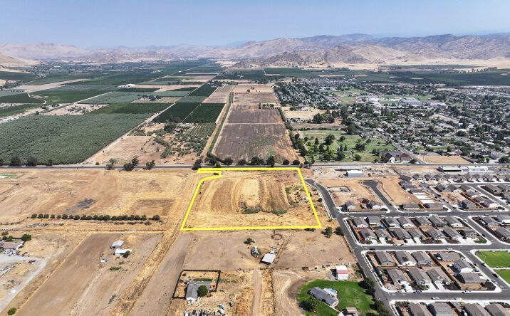 Pictures of Land property located at 709 W. Naranjo Avenue, Woodlake, CA 93286 for sales - image #1