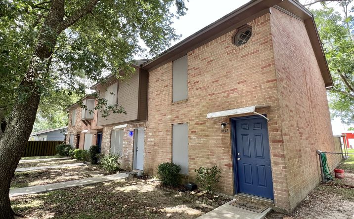 Pictures of Multifamily property located at 1031-1037 N Chenango St, Angleton, TX 77515 for sales - image #1