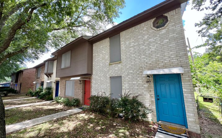 Pictures of Multifamily property located at 1039 N Chenango St, Angleton, TX 77515 for sales - image #1