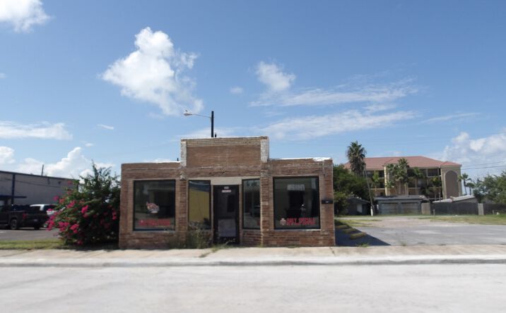 Pictures of Retail property located at 313 E Maxan St, Port Isabel, TX 78578 for sales - image #1
