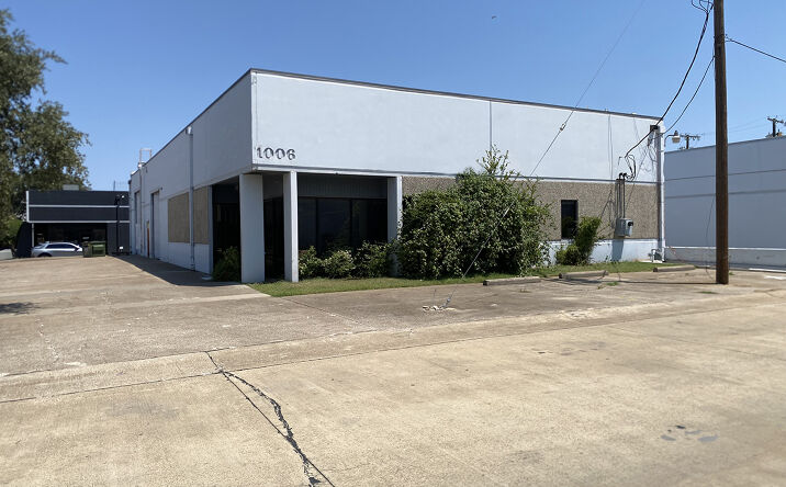 Pictures of Industrial property located at 1006 Oakmead Dr, Arlington, TX 76011 for sales - image #1