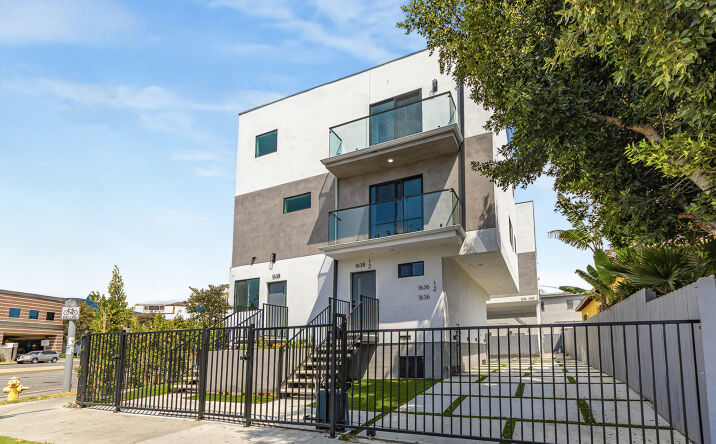 Pictures of Multifamily property located at 1636 S Longwood Ave, Los Angeles, CA 90019 for sales - image #1