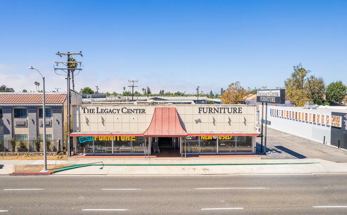 Pictures of Retail property located at 2215 Harbor Blvd, Costa Mesa, CA 92627 for sales - image #1