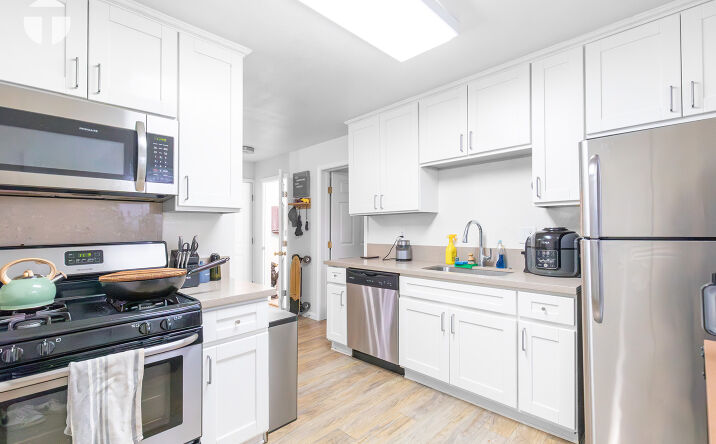 image of property at 2525 J ST Sacramento CA 95816-4814