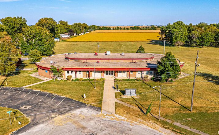 Pictures of Office property located at 1500 N MCLEAN Street, Lincoln, IL 62656 for sales - image #1