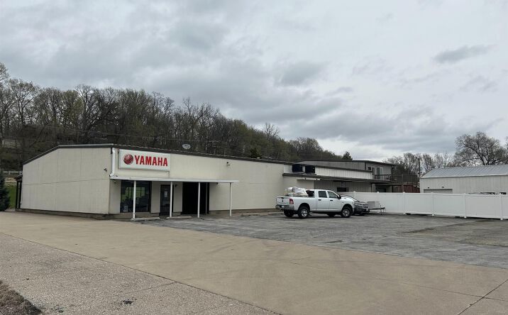 Pictures of Retail, Office, Industrial property located at 1320 36TH Avenue, Moline, IL 61265 for sales - image #1