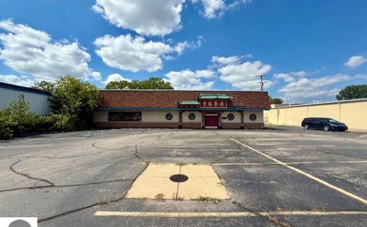 Pictures of Hospitality property located at 2320 S Dort Highway, Flint, MI 48507 for sales - image #1