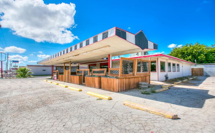 Pictures of Retail property located at 1205 N Chadbourne Street, San Angelo, TX 76903 for sales - image #1