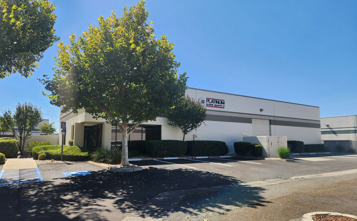 Pictures of Industrial property located at 560 Birch Street Building 4, Lake Elsinore, CA 92530 for sales - image #1