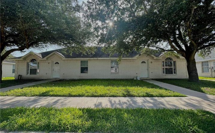 Pictures of Multifamily property located at 613 La Mancha Drive, Edinburg, TX 78541 for sales - image #1