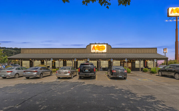 Pictures of Retail property located at 800 Happy Vly St, Cave City, KY 42127 for sales - image #1