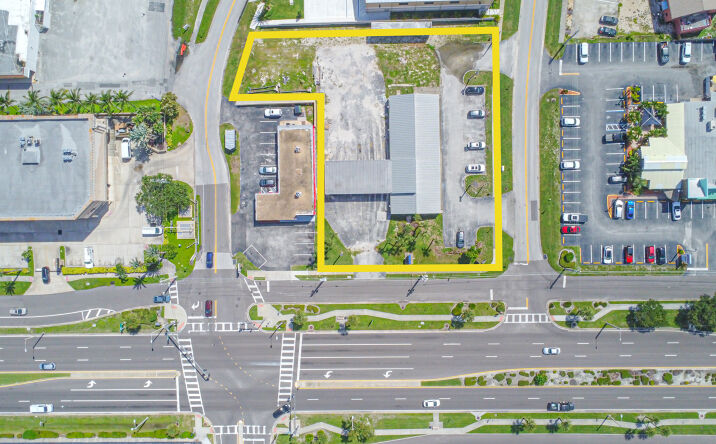 Pictures of Retail property located at 320 W Cocoa Beach Causeway, Cocoa Beach, FL 32931 for sales - image #1
