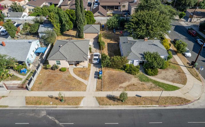 Pictures of Multifamily property located at 14005 Victory Boulevard, Van Nuys, CA 91401 for sales - image #1