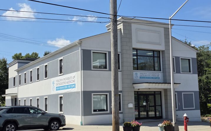 Pictures of Office property located at 1010 Edgewater Ave, Ridgefield, NJ 07657 for sales - image #1