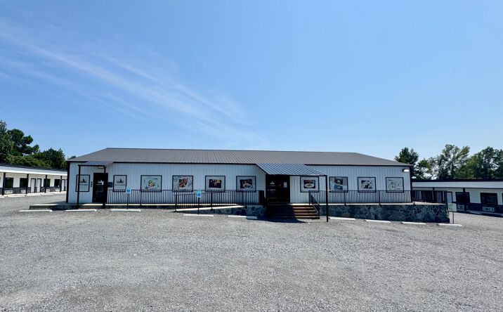 Pictures of Office property located at 500 SE Lincoln Road, Idabel, OK 74745 for sales - image #1