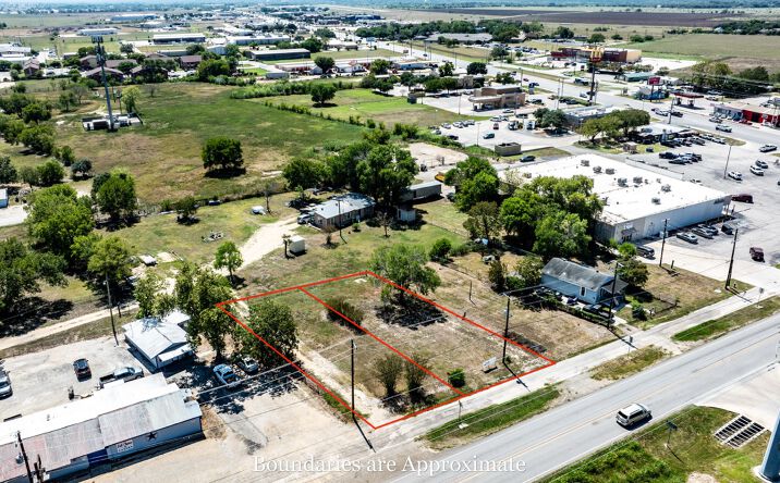 Pictures of Land, Mixed Use property located at 300 Blackjack St, Lockhart, TX 78644 for sales - image #1