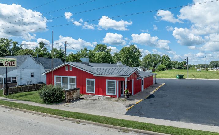 Pictures of Retail property located at 708 N MONROE Street, Abingdon, IL 61410 for sales - image #1