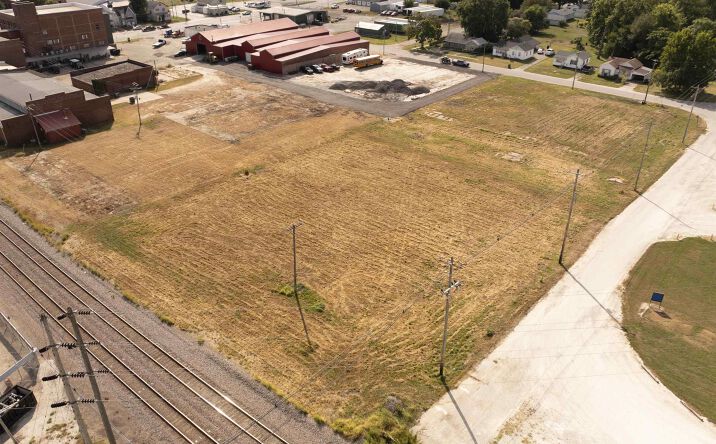 Pictures of Land property located at 200 W 6TH Avenue, Monmouth, IL 61462 for sales - image #1