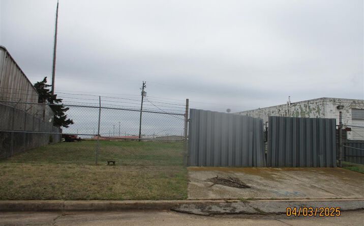 Pictures of Industrial property located at 1018 SE 26th St, Oklahoma City, OK 73129 for sales - image #1