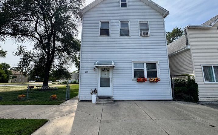 Pictures of Multifamily property located at 207 155th Street, Calumet City, IL 60409 for sales - image #1