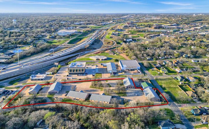 Pictures of Office property located at 200/262 E Evergreen St, Sherman, TX 75090 for sales - image #1