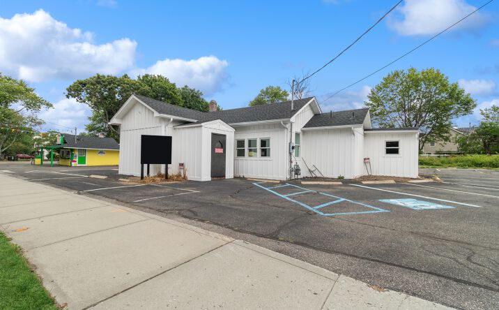 Pictures of Retail property located at 469 Main St, West Sayville, NY 11796 for sales - image #1
