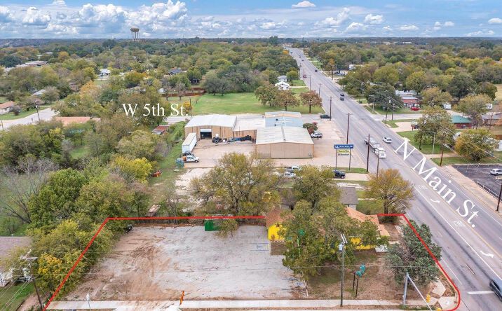 Pictures of Retail property located at 1301 N Main St, Weatherford, TX 76086 for sales - image #1