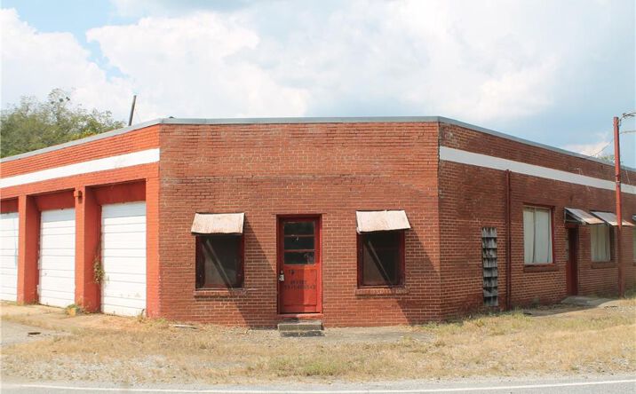 Pictures of Business for Sale, Retail, Industrial property located at 4960 Old Seale Highway, Seale, AL 36875 for sales - image #1